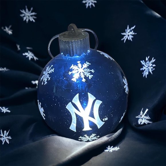 New York Yankees Light Up Glass Ball Ornament - Picture 1 of 2